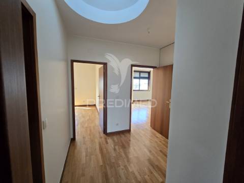 Apartamento t2 com garagem ao márquez