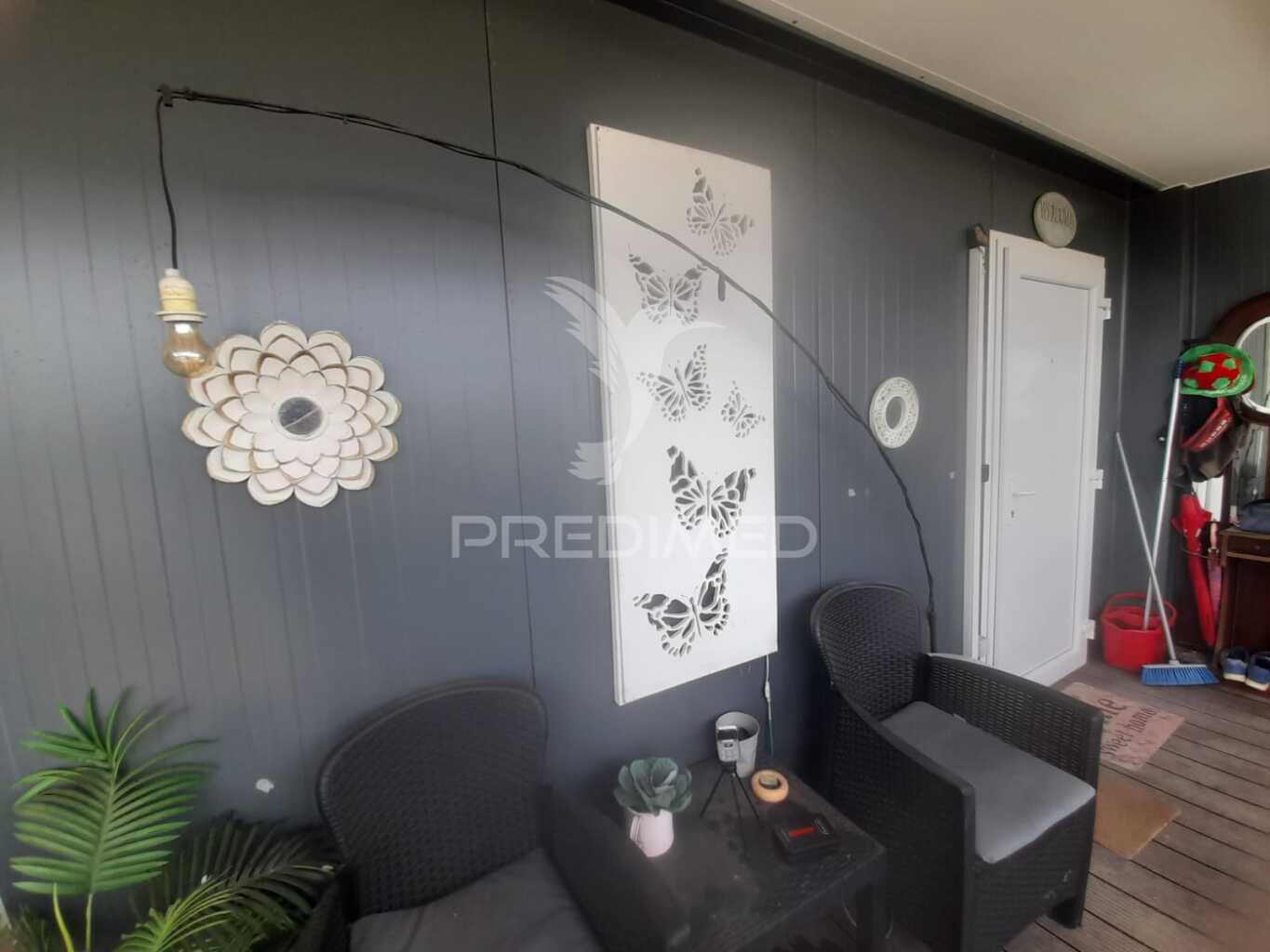 Casa modular com alpendre, penteado, moita.