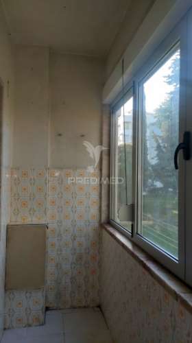 Apartamento em  remodelação total, edificio com duas frentes solares, em oeiras