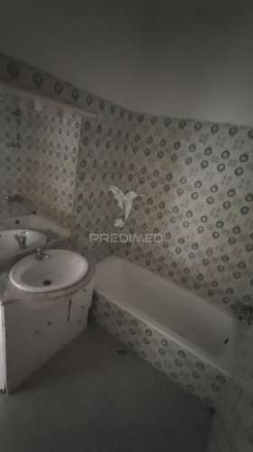 Apartamento em  remodelação total, edificio com duas frentes solares, em oeiras