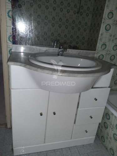 Apartamento em  remodelação total, edificio com duas frentes solares, em oeiras