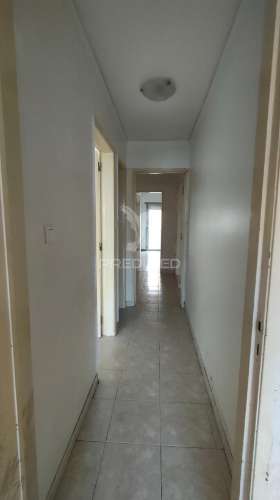 Apartamento em  remodelação total, edificio com duas frentes solares, em oeiras