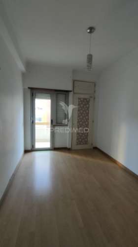 Apartamento em  remodelação total, edificio com duas frentes solares, em oeiras