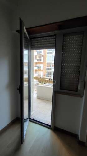 Apartamento em  remodelação total, edificio com duas frentes solares, em oeiras