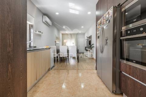 Moradia individual de tipologia t4 bi-familiar