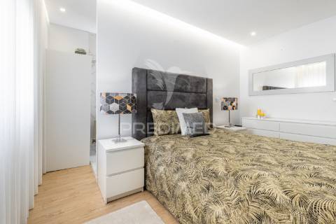 Moradia individual de tipologia t4 bi-familiar