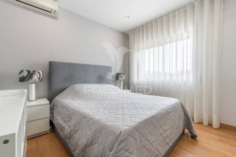 Moradia individual de tipologia t4 bi-familiar