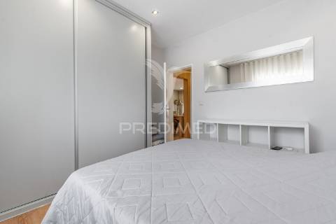 Moradia individual de tipologia t4 bi-familiar