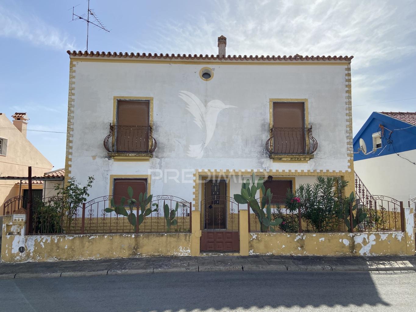Moradia t4+2 com quintal e garagem – mina do bugalho, alandroal
