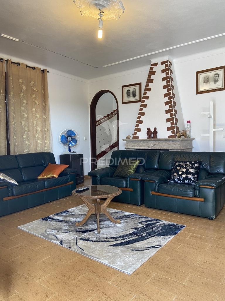 Moradia t4+2 com quintal e garagem – mina do bugalho, alandroal