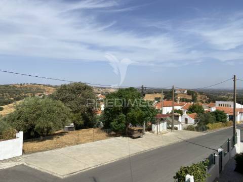 Moradia t4+2 com quintal e garagem – mina do bugalho, alandroal