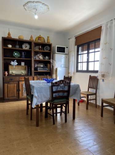 Moradia t4+2 com quintal e garagem – mina do bugalho, alandroal