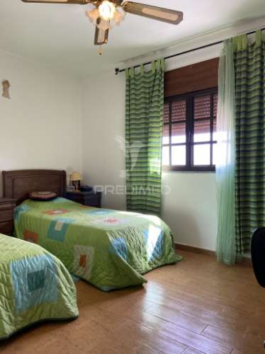 Moradia t4+2 com quintal e garagem – mina do bugalho, alandroal