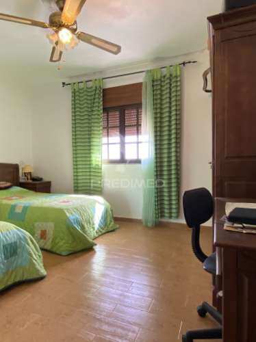 Moradia t4+2 com quintal e garagem – mina do bugalho, alandroal