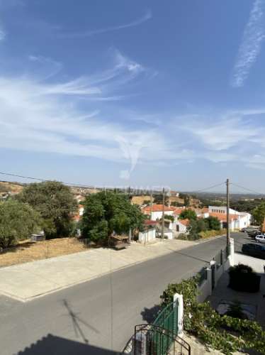 Moradia t4+2 com quintal e garagem – mina do bugalho, alandroal