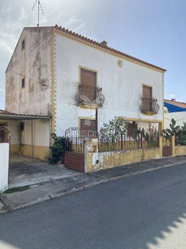 Moradia t4+2 com quintal e garagem – mina do bugalho, alandroal