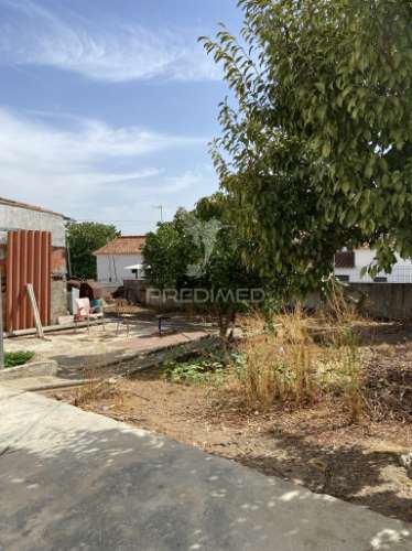 Moradia t4+2 com quintal e garagem – mina do bugalho, alandroal