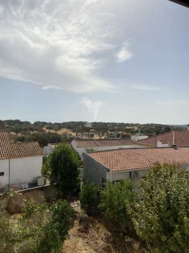 Moradia t4+2 com quintal e garagem – mina do bugalho, alandroal