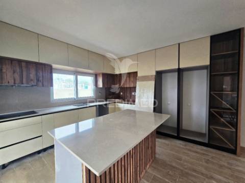 Moradia isolada t4 c/garagem, na qta. belavista - palmela