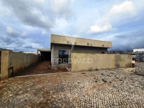 Moradia isolada t4 c/garagem, na qta. belavista - palmela