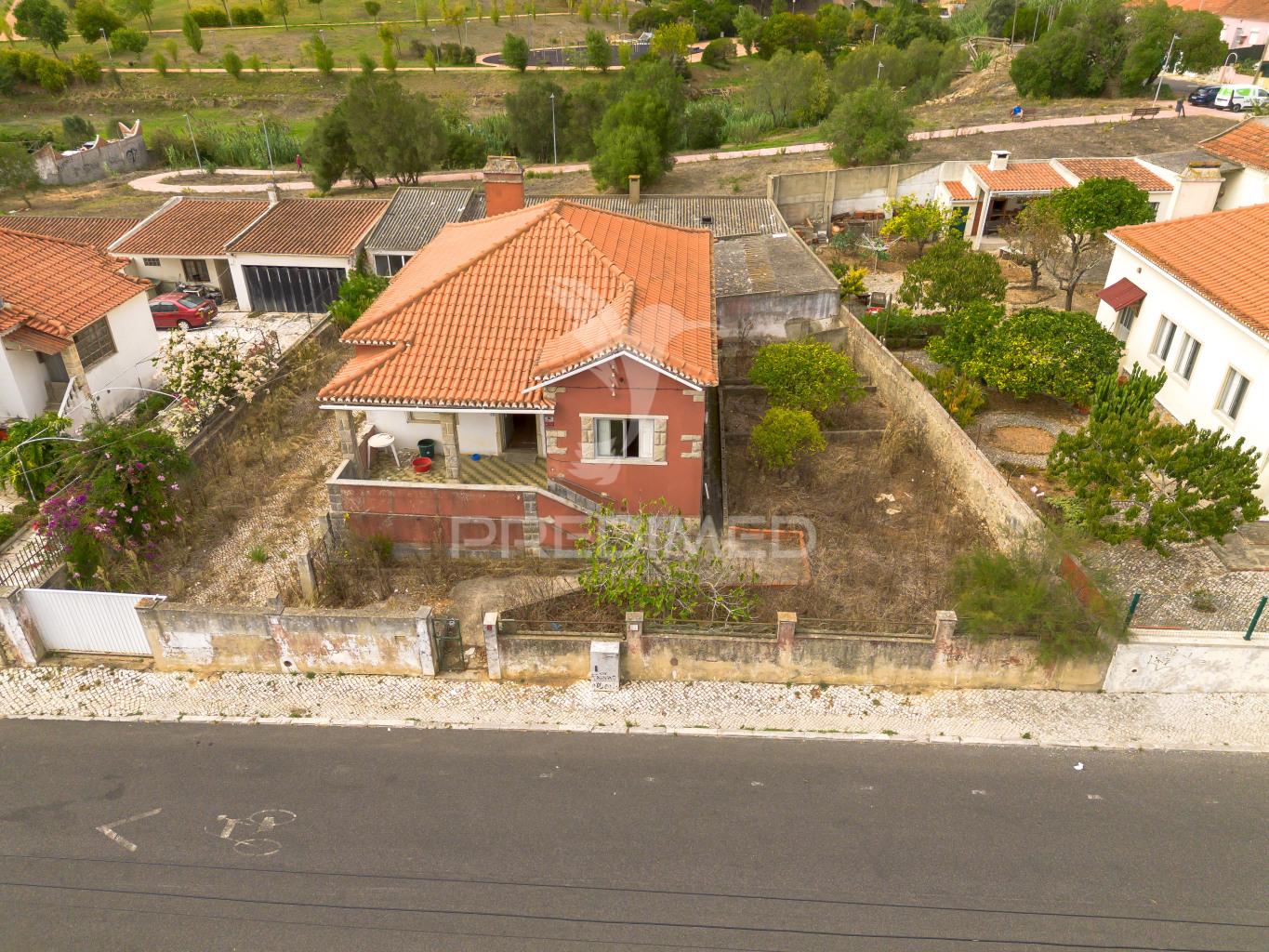 Moradia isolada em rio de mouro