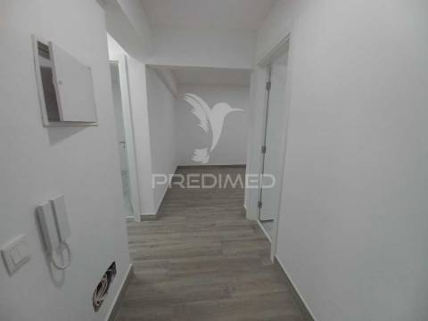 Apartamento t2 remodelado com logradouro na ericeira