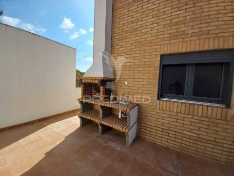 Apartamento t4 duplex - novo - castanheira do ribatejo