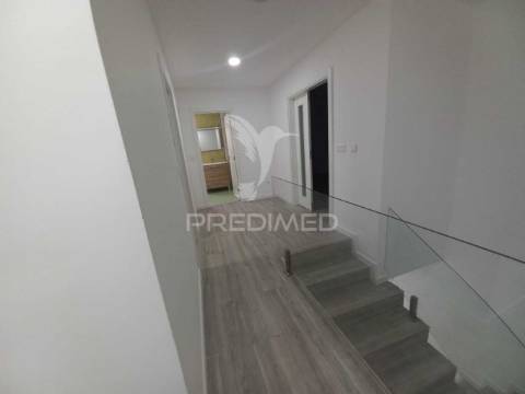 Apartamento t4 duplex - novo - castanheira do ribatejo