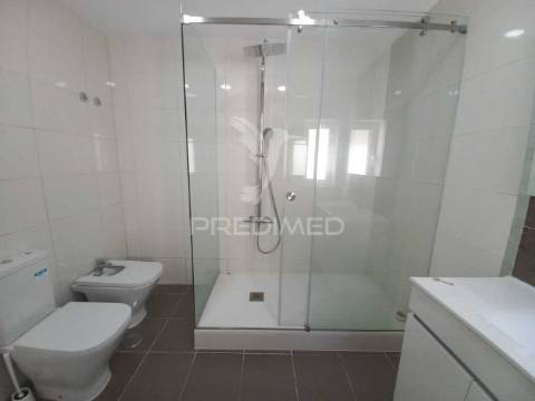 Apartamento t4 duplex - novo - castanheira do ribatejo