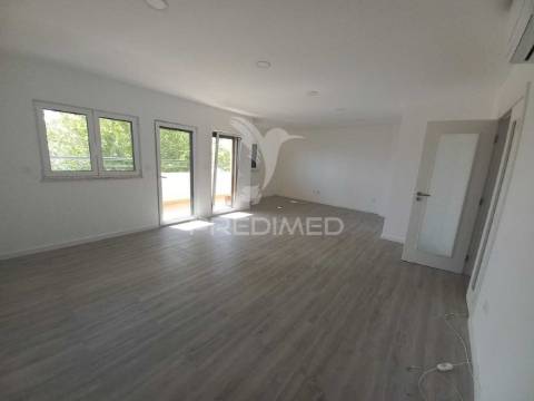 Apartamento t4 duplex - novo - castanheira do ribatejo