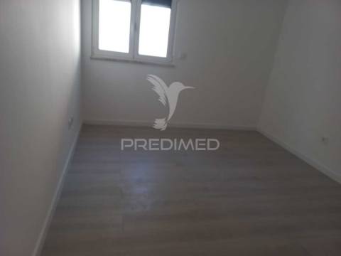 Apartamento t4 duplex - novo - castanheira do ribatejo