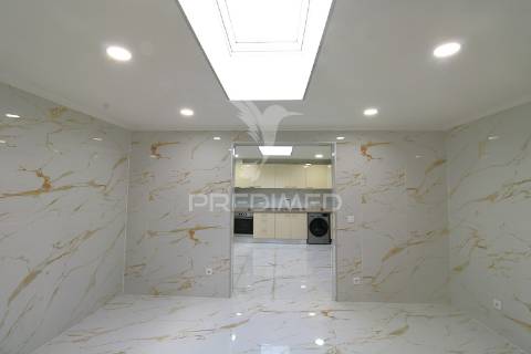 Moradia geminada  t4+1 em s. roque da lameira