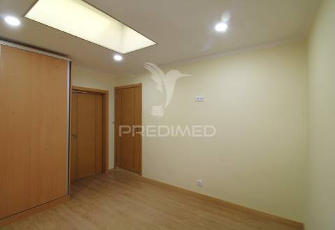 Moradia geminada  t4+1 em s. roque da lameira