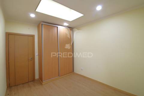 Moradia geminada  t4+1 em s. roque da lameira