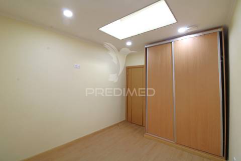 Moradia geminada  t4+1 em s. roque da lameira