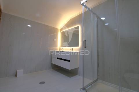 Moradia geminada  t4+1 em s. roque da lameira