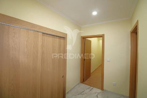 Moradia geminada  t4+1 em s. roque da lameira