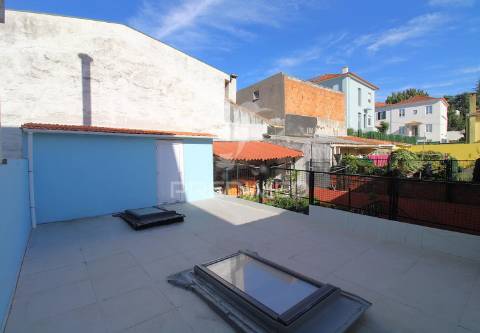 Moradia geminada  t4+1 em s. roque da lameira