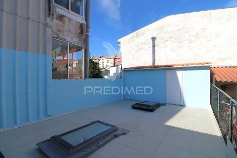 Moradia geminada  t4+1 em s. roque da lameira