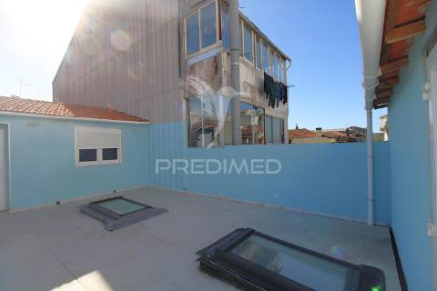 Moradia geminada  t4+1 em s. roque da lameira