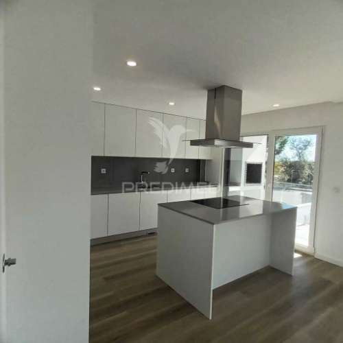 Moradia t4 nova no alto do indio