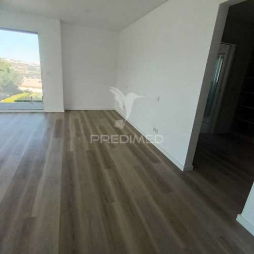 Moradia t4 nova no alto do indio