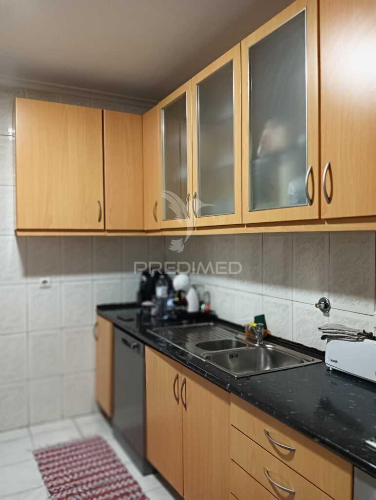 Apartamento t2 + 1 em susão com garagem e arrumos