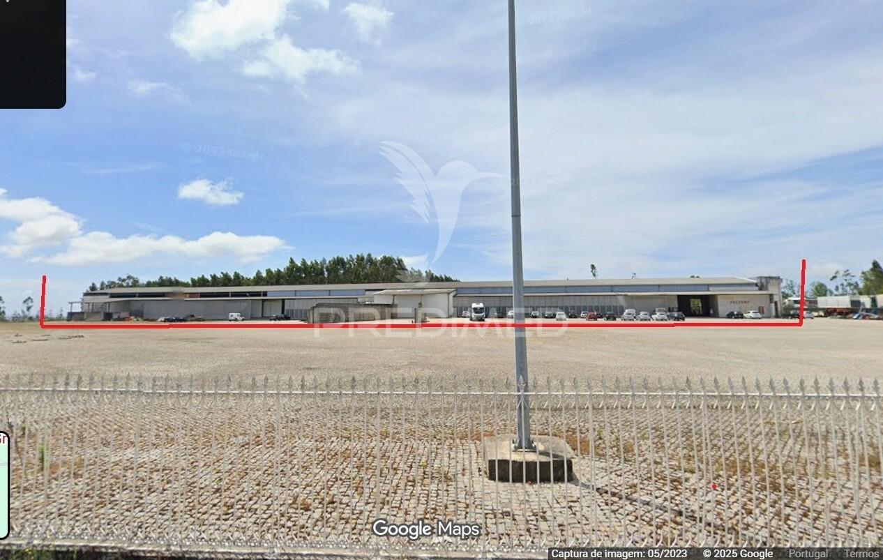 Armazém com 5000m2 num terreno de 28 250 m2