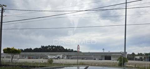 Armazém com 5000m2 num terreno de 28 250 m2