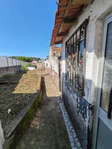 Moradia para restauro em vilar do paraíso – oportunidade única!