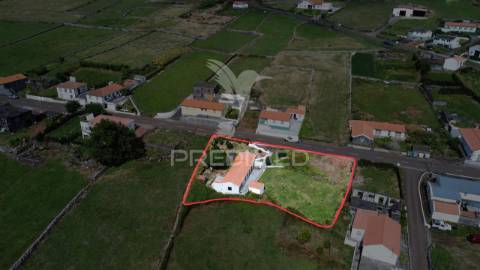 Moradia t2 com terreno – oportunidade única nos rosais, ilha de são jorge