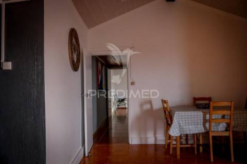 Moradia t2 com terreno – oportunidade única nos rosais, ilha de são jorge