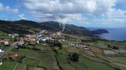 Moradia t2 com terreno – oportunidade única nos rosais, ilha de são jorge