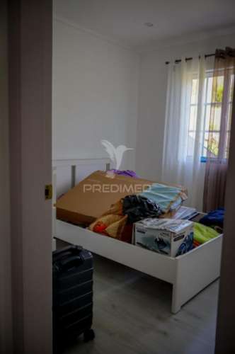 Moradia t3 totalmente remodelada com garagem – rosais, ilha de são jorge